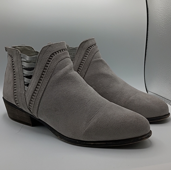 Journee Collection Jeni Gray Faux Suede Ankle Boots Size 11 - Picture 2 of 9